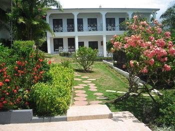 Paradise Brandon Hill Guest House Montego Bay Esterno foto